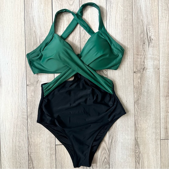 NWT Cupshe Colorblock Cutout One-Piece Black and Green Swimsuit - Picture 3 of 8